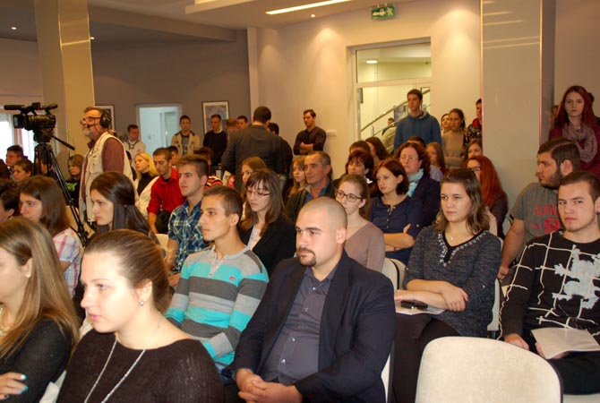 Ösztöndíj szerződések aláírása az Európa Kollégiumban 2015. október 9. képek